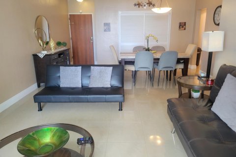 Condo in Hollywood, Florida, 1 bedroom  № 2245648 - photo 9