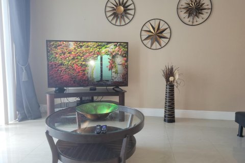 Condo in Hollywood, Florida, 1 bedroom  № 2245648 - photo 11