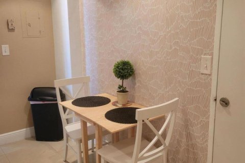 Condo in Hollywood, Florida, 1 bedroom  № 2245648 - photo 2