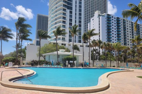 Condo in Hollywood, Florida, 1 bedroom  № 2245648 - photo 27