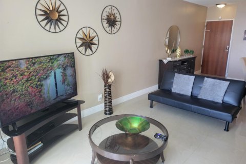 Condo in Hollywood, Florida, 1 bedroom  № 2245648 - photo 8