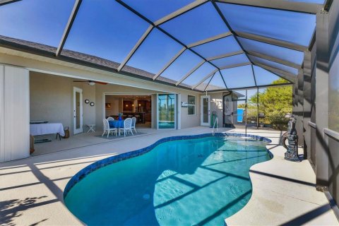 House in Port Charlotte, Florida 3 bedrooms, 171.22 sq.m. № 2201042 - photo 11