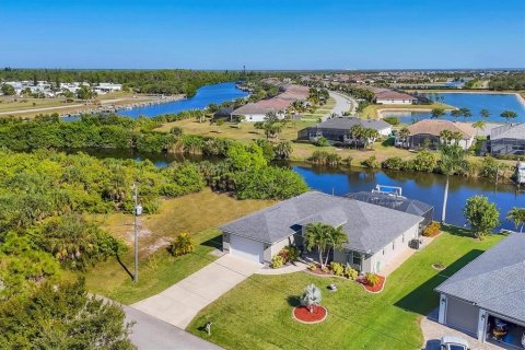 House in Port Charlotte, Florida 3 bedrooms, 171.22 sq.m. № 2201042 - photo 3