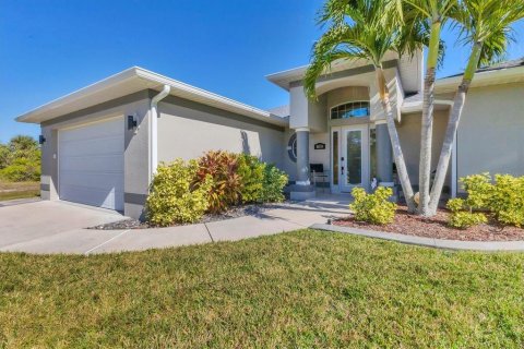 House in Port Charlotte, Florida 3 bedrooms, 171.22 sq.m. № 2201042 - photo 25