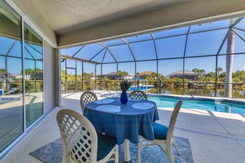House in Port Charlotte, Florida 3 bedrooms, 171.22 sq.m. № 2201042 - photo 9