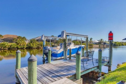 House in Port Charlotte, Florida 3 bedrooms, 171.22 sq.m. № 2201042 - photo 13