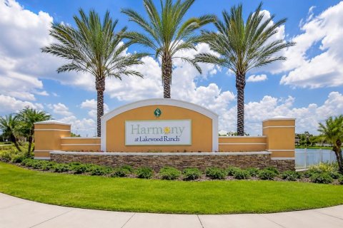 Townhouse in HARMONY AT LAKEWOOD RANCH in Lakewood Ranch, Florida 3 bedrooms, 140.47 sq.m. № 2216409 - photo 18
