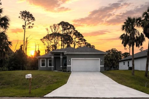 Casa en North Port, Florida 4 dormitorios, 170.94 m2 № 2100028