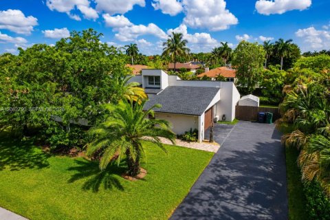 House in Miami, Florida 4 bedrooms, 212.65 sq.m. № 2297808 - photo 29