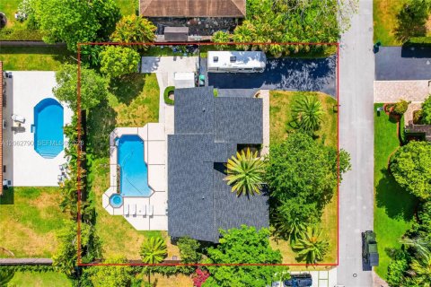 House in Miami, Florida 4 bedrooms, 212.65 sq.m. № 2297808 - photo 30