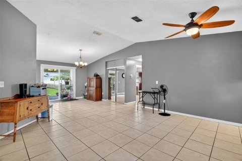 House in Lady Lake, Florida 3 bedrooms, 192.87 sq.m. № 1899726 - photo 10