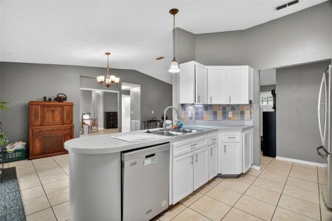 House in Lady Lake, Florida 3 bedrooms, 192.87 sq.m. № 1899726 - photo 13