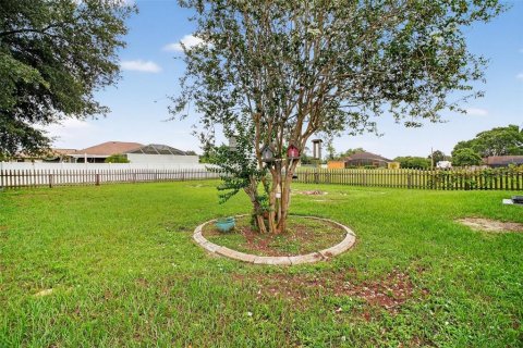 House in Lady Lake, Florida 3 bedrooms, 192.87 sq.m. № 1899726 - photo 30