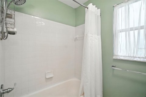 House in Lady Lake, Florida 3 bedrooms, 192.87 sq.m. № 1899726 - photo 20