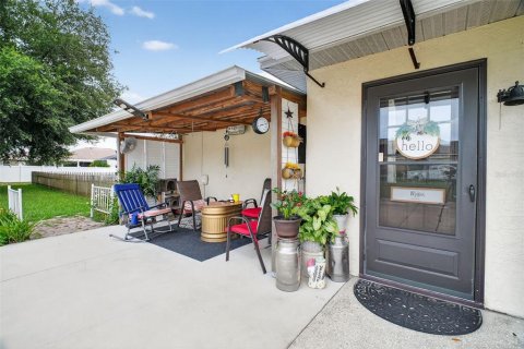 House in Lady Lake, Florida 3 bedrooms, 192.87 sq.m. № 1899726 - photo 9