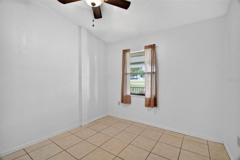 House in Lady Lake, Florida 3 bedrooms, 192.87 sq.m. № 1899726 - photo 18