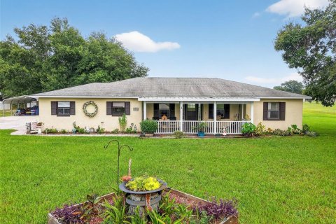 House in Lady Lake, Florida 3 bedrooms, 192.87 sq.m. № 1899726 - photo 1