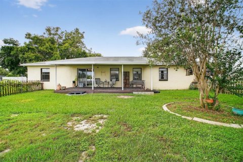 House in Lady Lake, Florida 3 bedrooms, 192.87 sq.m. № 1899726 - photo 5