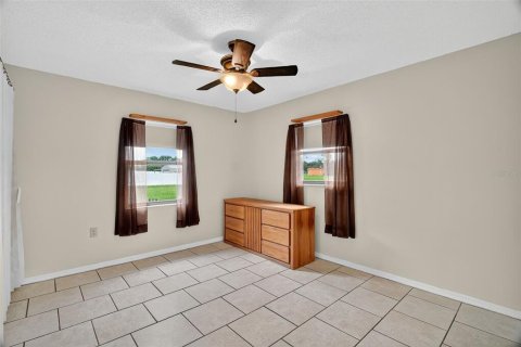 House in Lady Lake, Florida 3 bedrooms, 192.87 sq.m. № 1899726 - photo 16