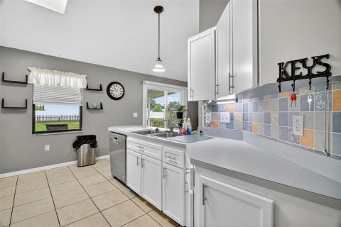 House in Lady Lake, Florida 3 bedrooms, 192.87 sq.m. № 1899726 - photo 15