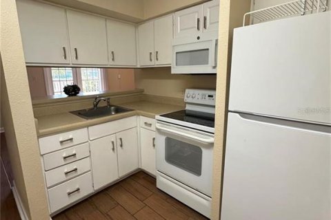 Condo in Altamonte Springs, Florida, 1 bedroom  № 1913059 - photo 6