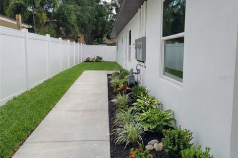 Commercial property in Dunedin, Florida 5 bedrooms, 218.97 sq.m. № 2142163 - photo 3