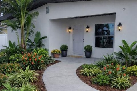Commercial property in Dunedin, Florida 5 bedrooms, 218.97 sq.m. № 2142163