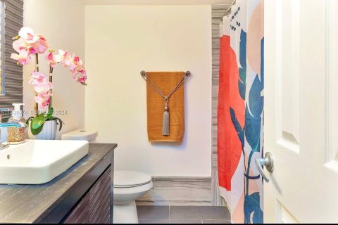 Condominio en venta en Oakland Park, Florida, 2 dormitorios, 107.77 m2 № 1995923 - foto 11