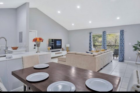 Condominio en venta en Oakland Park, Florida, 2 dormitorios, 107.77 m2 № 1995923 - foto 4