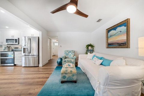 Casa en venta en Largo, Florida, 4 dormitorios, 188.41 m2 № 1877330 - foto 19