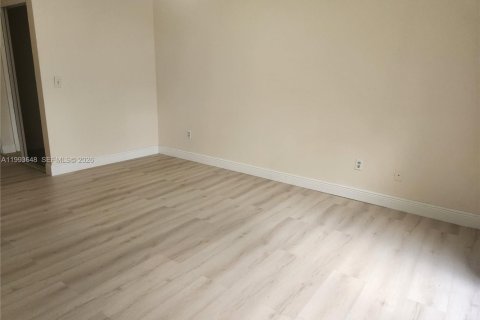 Townhouse in North Lauderdale, Florida 2 bedrooms, 110.18 sq.m. № 2055466 - photo 12