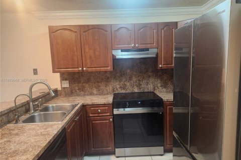 Townhouse in North Lauderdale, Florida 2 bedrooms, 110.18 sq.m. № 2055466 - photo 6