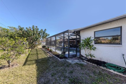 House in North Port, Florida 3 bedrooms, 164.53 sq.m. № 1734073 - photo 10