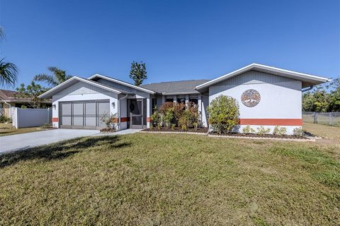 House in North Port, Florida 3 bedrooms, 164.53 sq.m. № 1734073 - photo 3