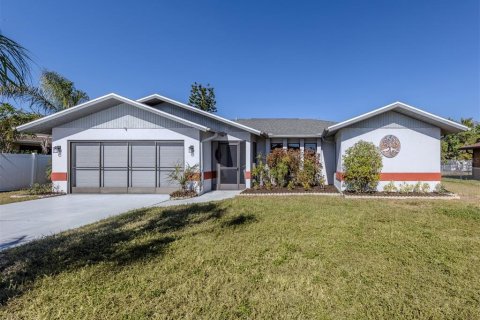 House in North Port, Florida 3 bedrooms, 164.53 sq.m. № 1734073 - photo 1