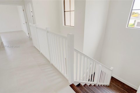 House in Cutler Bay, Florida 4 bedrooms, 303.23 sq.m. № 2068344 - photo 19