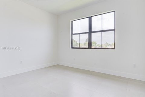 House in Cutler Bay, Florida 4 bedrooms, 303.23 sq.m. № 2068344 - photo 20