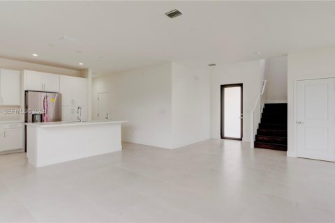 House in Cutler Bay, Florida 4 bedrooms, 303.23 sq.m. № 2068344 - photo 2