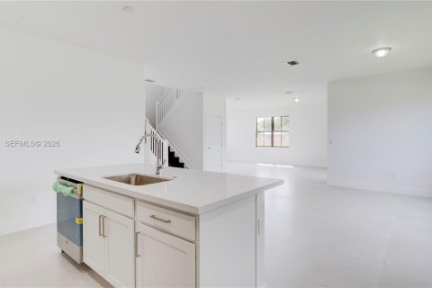 House in Cutler Bay, Florida 4 bedrooms, 303.23 sq.m. № 2068344 - photo 11