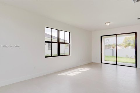 House in Cutler Bay, Florida 4 bedrooms, 303.23 sq.m. № 2068344 - photo 7