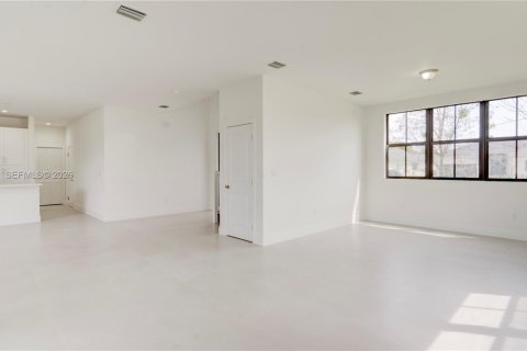 House in Cutler Bay, Florida 4 bedrooms, 303.23 sq.m. № 2068344 - photo 5