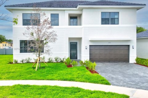 House in Cutler Bay, Florida 4 bedrooms, 303.23 sq.m. № 2068344