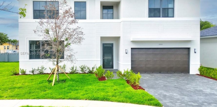 House in Cutler Bay, Florida 4 bedrooms, 303.23 sq.m. № 2068344