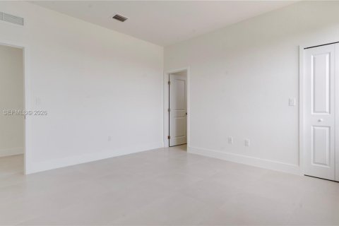 House in Cutler Bay, Florida 4 bedrooms, 303.23 sq.m. № 2068344 - photo 27