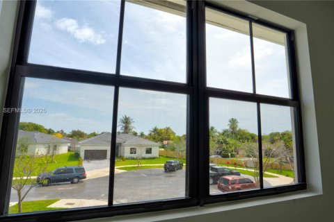 House in Cutler Bay, Florida 4 bedrooms, 303.23 sq.m. № 2068344 - photo 30