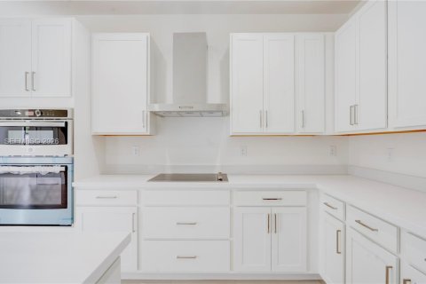 House in Cutler Bay, Florida 4 bedrooms, 303.23 sq.m. № 2068344 - photo 10