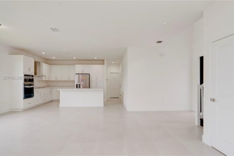 House in Cutler Bay, Florida 4 bedrooms, 303.23 sq.m. № 2068344 - photo 4