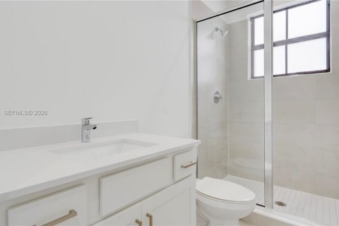 House in Cutler Bay, Florida 4 bedrooms, 303.23 sq.m. № 2068344 - photo 23