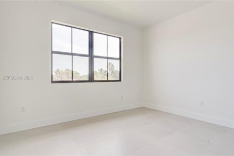 House in Cutler Bay, Florida 4 bedrooms, 303.23 sq.m. № 2068344 - photo 24