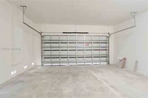 House in Cutler Bay, Florida 4 bedrooms, 303.23 sq.m. № 2068344 - photo 17